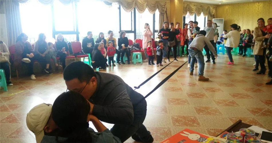 BBunion涪陵金科世界中心:大手拉小手,一起去郊游 BBunion涪陵金科世界中心:大手拉小手,一起去郊游